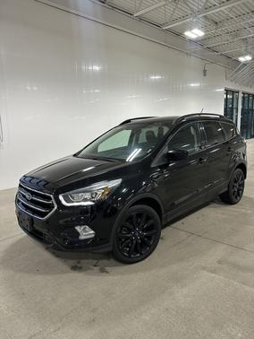 Black 2018 Ford Escape SE