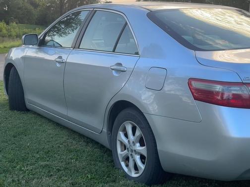 Silver 2009 Toyota Camry LE