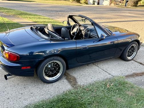 1999 Mazda MX-5 Miata Base