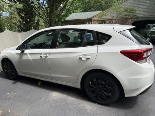 White 2017 Subaru Impreza 2.0i