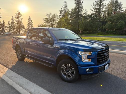 Blue 2017 Ford F-150 XLT