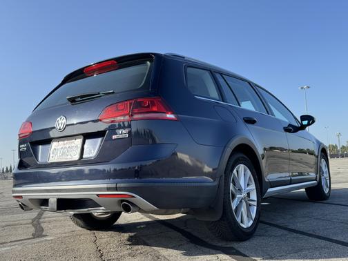 2017 Volkswagen Golf Alltrack TSI S