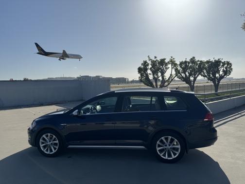 2017 Volkswagen Golf Alltrack TSI S