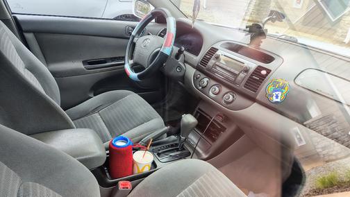 White 2005 Toyota Camry LE