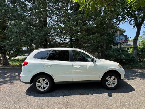 White 2010 Hyundai SANTA FE GLS