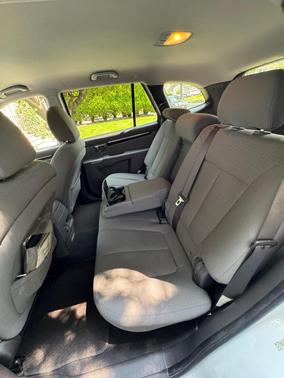 White 2010 Hyundai SANTA FE GLS