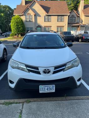 White 2015 Toyota RAV4 LE