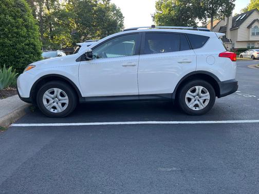 White 2015 Toyota RAV4 LE