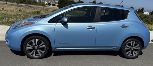 Blue 2015 Nissan Leaf SL