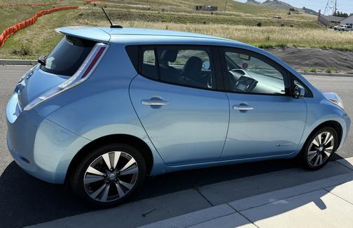 Blue 2015 Nissan Leaf SL