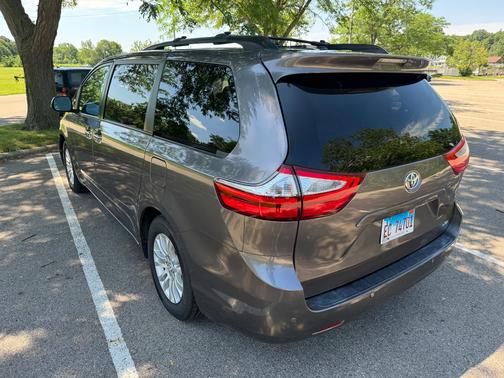 2017 Toyota Sienna XLE Premium