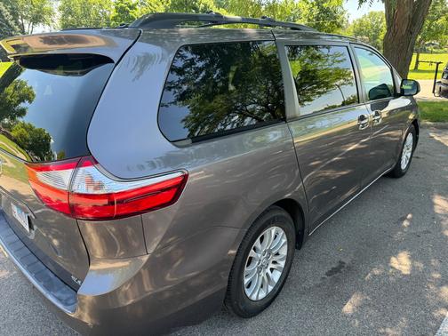 2017 Toyota Sienna XLE Premium