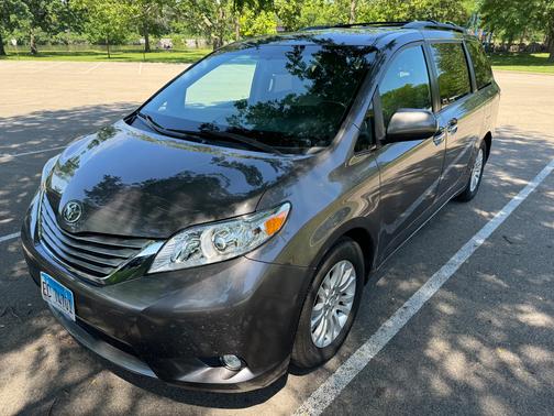 2017 Toyota Sienna XLE Premium