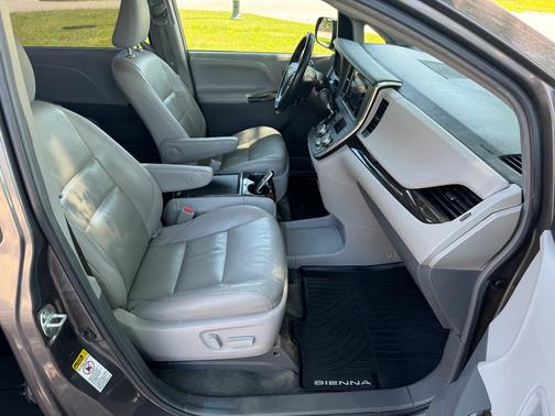 2017 Toyota Sienna XLE Premium