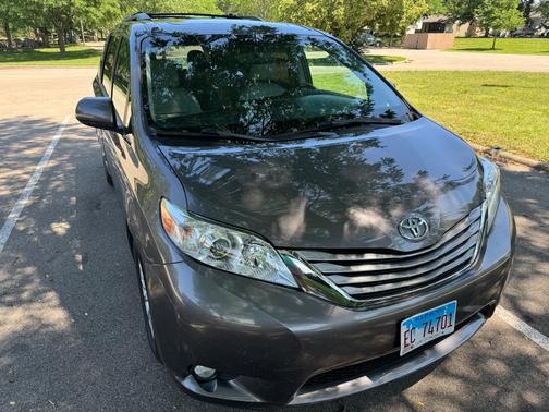 2017 Toyota Sienna XLE Premium