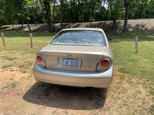 Photo 2 of 4 of 2003 Nissan Maxima GLE