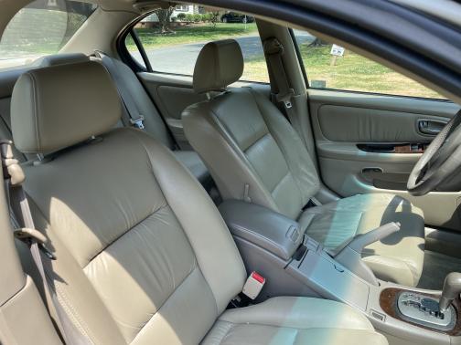 Photo 4 of 4 of 2003 Nissan Maxima GLE
