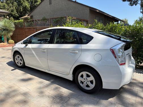 White 2010 Toyota Prius II
