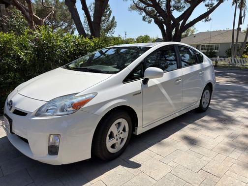 White 2010 Toyota Prius II