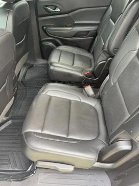 White 2021 GMC Acadia SLT