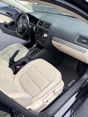 Black 2018 Volkswagen Jetta 1.4T SE