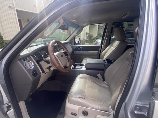Silver 2010 Ford Expedition XLT