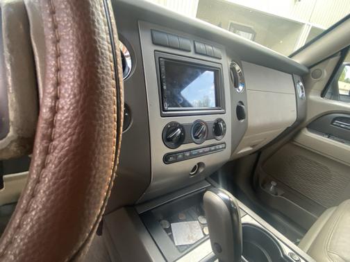 Silver 2010 Ford Expedition XLT