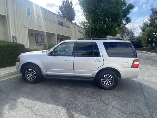 Silver 2010 Ford Expedition XLT