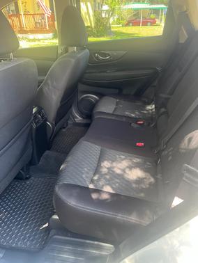 White 2019 Nissan Rogue SV