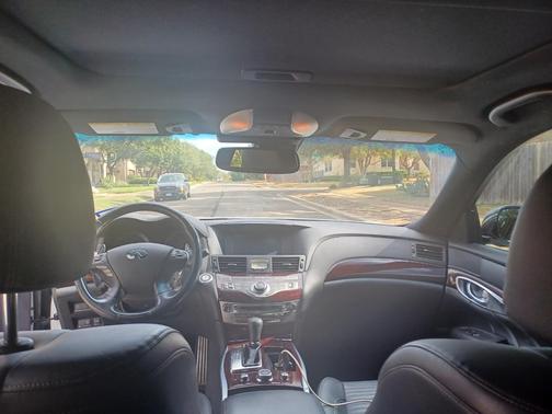 White 2015 INFINITI Q70 3.7