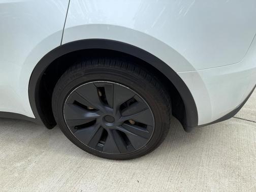 White 2025 Tesla Model Y Long Range RWD