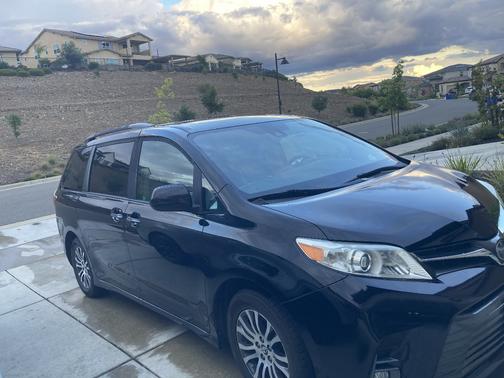 Black 2019 Toyota Sienna XLE