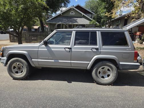 2000 Jeep Cherokee Sport 4WD