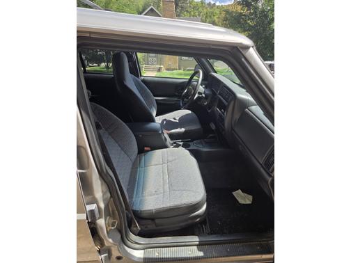 2000 Jeep Cherokee Sport 4WD