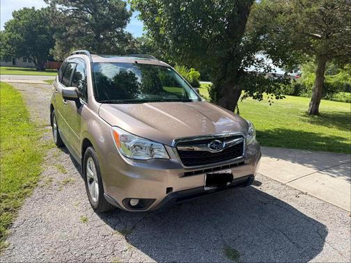 Beige 2015 Subaru Forester 2.5i Limited