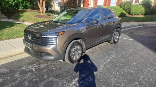 Brown 2025 Nissan Kicks S