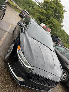 Black 2018 Ford Fusion SE