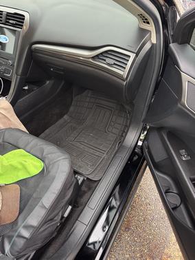 Black 2018 Ford Fusion SE