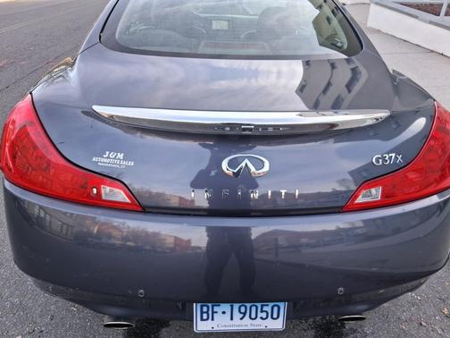 2011 INFINITI G37 x