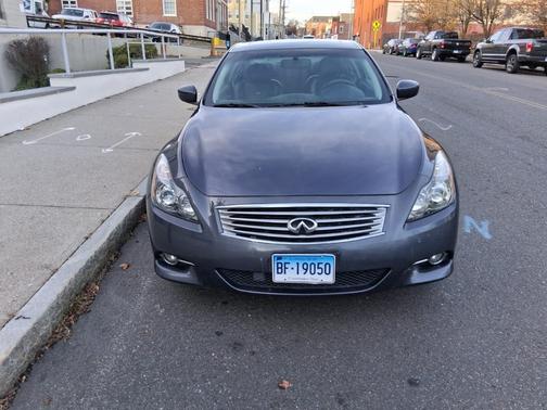 2011 INFINITI G37 x