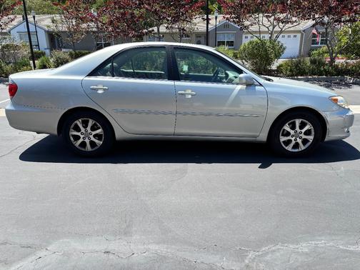 Silver 2005 Toyota Camry LE V6