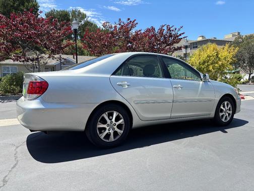 Silver 2005 Toyota Camry LE V6