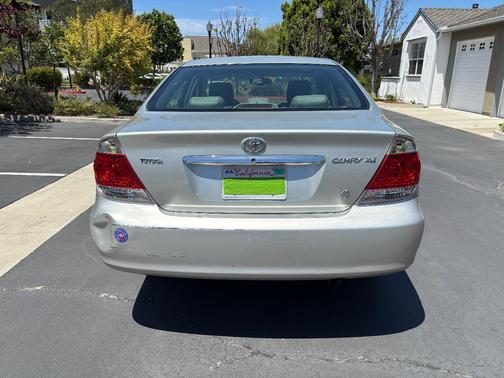 Silver 2005 Toyota Camry LE V6