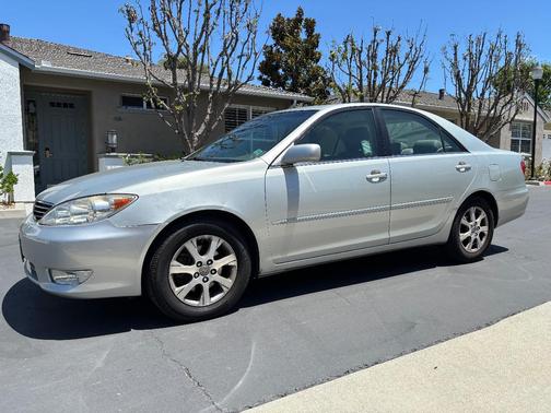 Silver 2005 Toyota Camry LE V6
