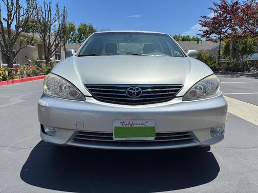 Silver 2005 Toyota Camry LE V6