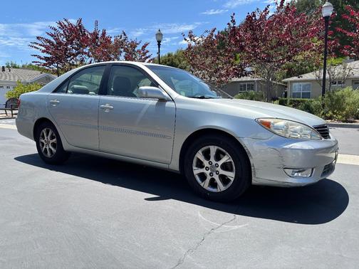 Silver 2005 Toyota Camry LE V6