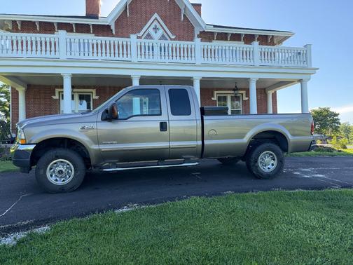 Brown 2003 Ford F-250 XLT SuperCab Super Duty