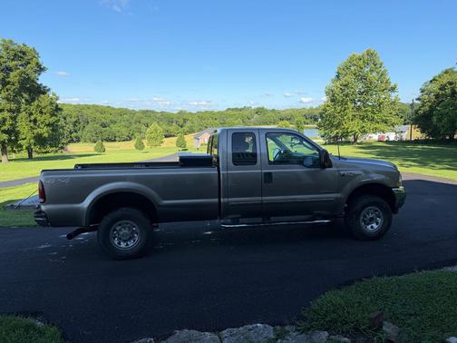 Brown 2003 Ford F-250 XLT SuperCab Super Duty
