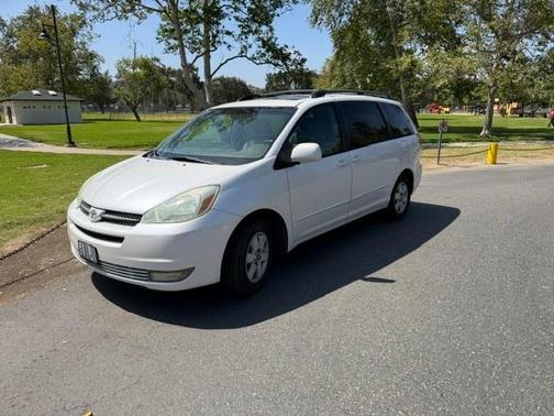 White 2004 Toyota Sienna XLE Limited