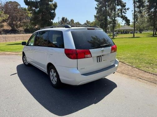 White 2004 Toyota Sienna XLE Limited